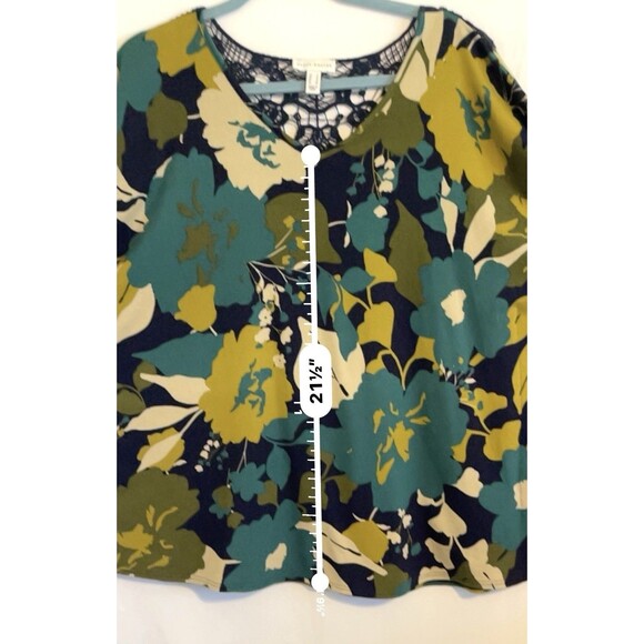 Susan Graver Knit Macrame Floral & Leaf Design Poncho Women’s Size Small - Picture 9 of 12